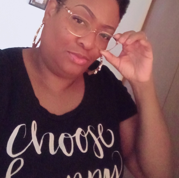 Meet your Posher, Dawn - Picture 2 of 2